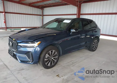 2023 Volvo Xc60 B5 Plus Dark Theme z USA, uszkodzony, nr VIN YV4L12RLXP1351485